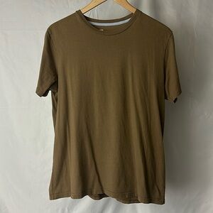 GAP Men’s Basic Go Anywhere Olive Green Super Soft T - Size Medium.